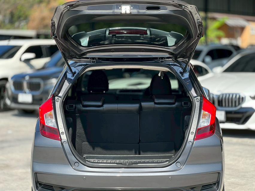 ปี 2019 HONDA JAZZ, 1.5 i-VTEC V+โฉม ปี14-ปัจจุบัน สีเทา เกียร์ออโต้ เครื่องเบนซินมือเดียวป้ายแดง รูปที่ 15