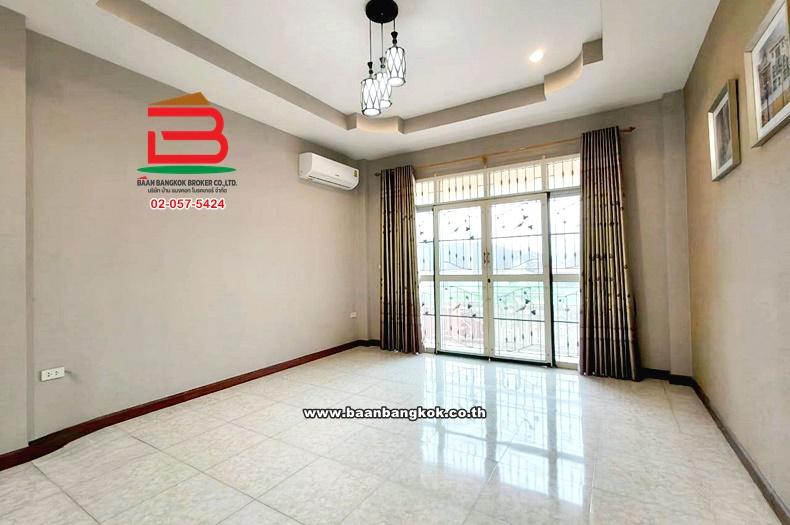 บ้านเดี่ยว เนื้อที่ 67.4 ตร.ว หมู่บ้านยาใจหนองโสน (ซอยเทศบาล 13) แยกปราณบุรี ถนนเพชรเกษม ตำบลเขาน้อย อำเภอปราณบุรี ประจวบคีรีขันธ์ 4