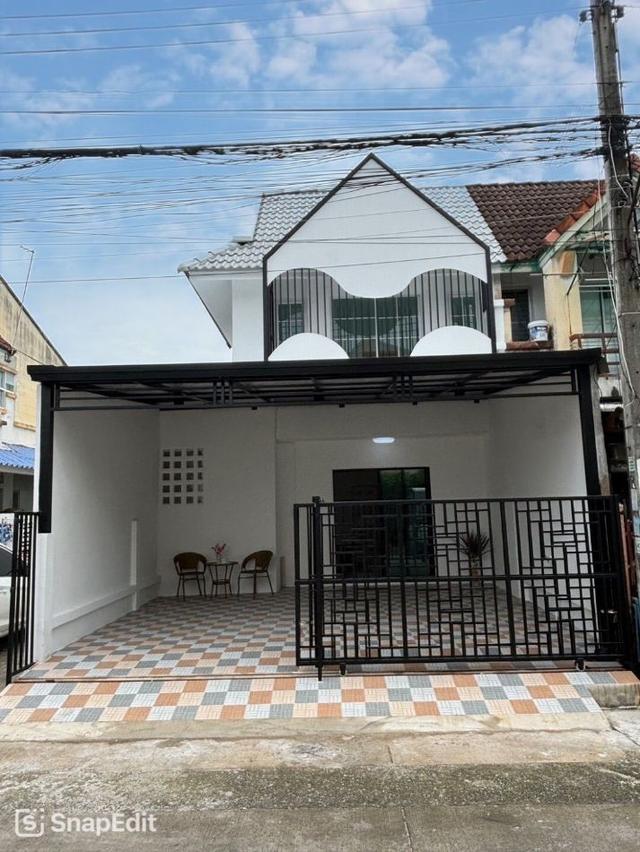 ขาย ทาวน์โฮม หมู่บ้านพูนสินธานี3 110 ตรม. 24 ตร.วา บ้าน Renovate เรียบร้อยพร้อมยื่นBank 1