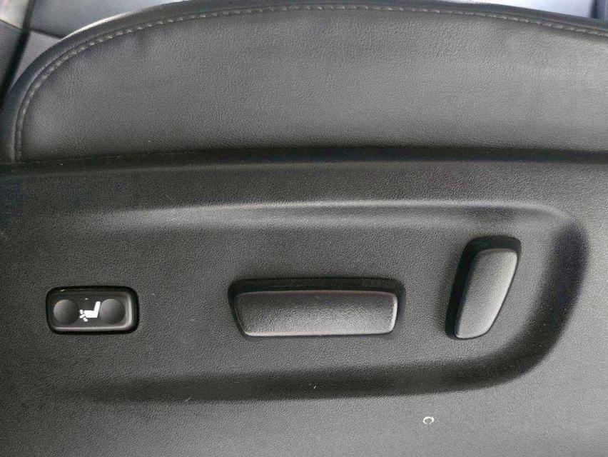 Toyota Alphard 2.5SC ปี20 13