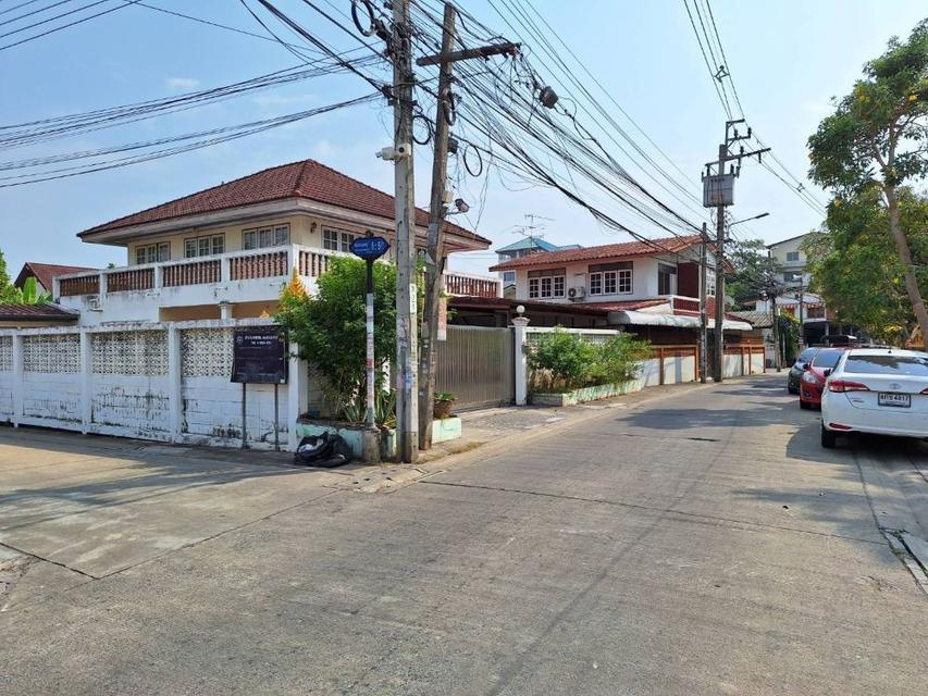 ขายบ้านเดี่ยว 2 ชั้น หลังมุม หมู่บ้านณรงค์สุขนิเวศน์ ติดถนนเลี่ยงเมืองนนทบุรี ซ.เรวดี ทำเลดี เดินทางสะดวกใกล้ MRT สายสีม่วง 3
