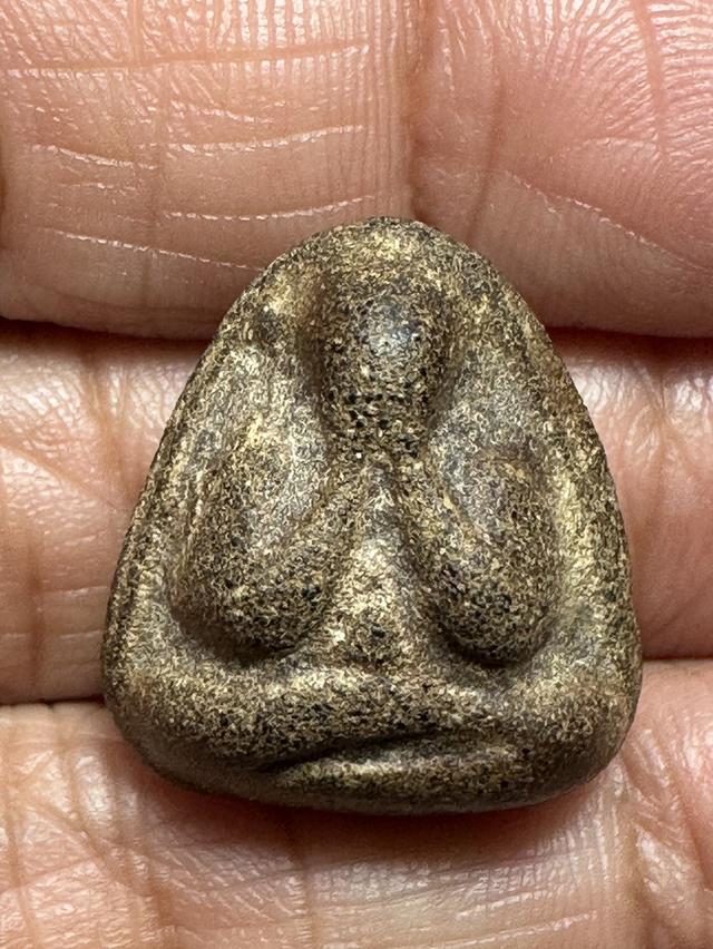 พระปิดตา เนื้อผงคลุกรัก เก่า ไม่ทราบที่