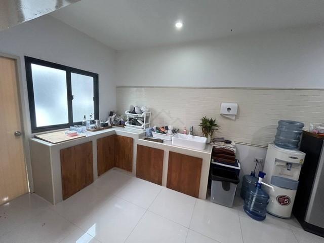 ให้เช่าโฮมออฟฟิส 3 ชั้นขนาดใหญ่ 48.5 ตรว. 5 ห้องนอน หมู่บ้านศรีวรา ทาวน์อินทาวน์ ใกล้เล่ียบด่วน 4