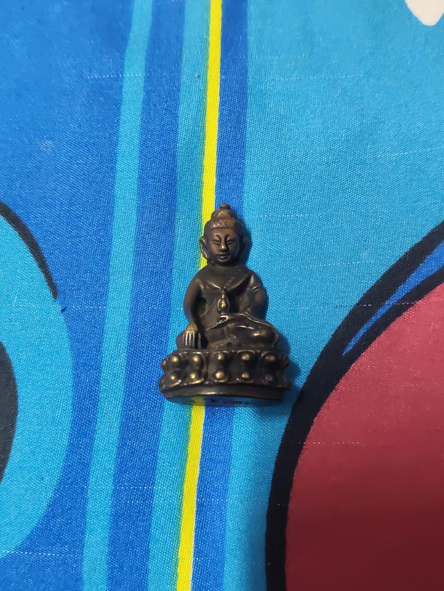 พระกริ่งสวยสภาพเลี่ยมเลี่ยมเปิดราคา1500ต่อรองได้คับ