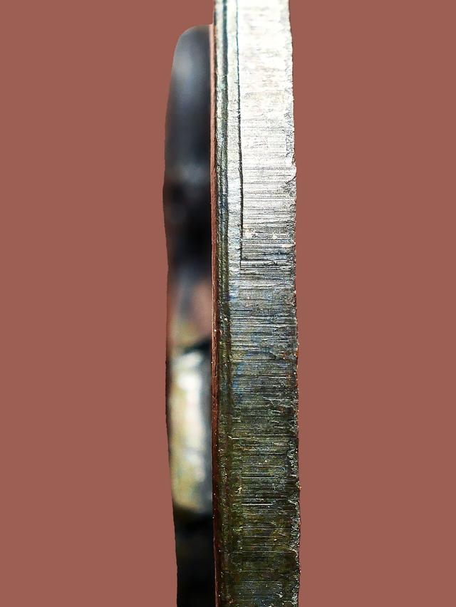 เหรียญหลวงพ่อแดง วัดเขาบันไดอิฐ เนื้อทองแดงรมดำ ปี2513 ตอกโค๊ด (แดง) รุ่น จปร. เดิมๆ 6