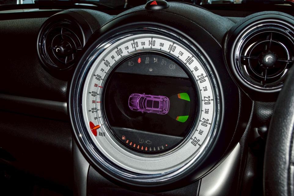 Mini Cooper D Look2 Countryman (R60) ปี 2014 ราคา 499,000 บาท รูปที่ 9