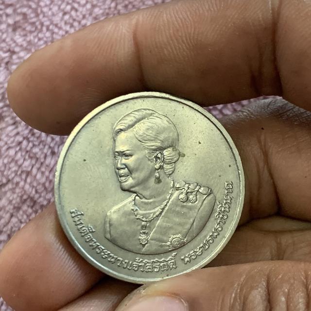 เหรียญกษาปณ์ที่ระลึกชนิดราคา 20 บาท เนื่องในโอกาสพระราชพิธีมหามงคลเฉลิมพระชนมพรรษา 80 รูปที่ 6