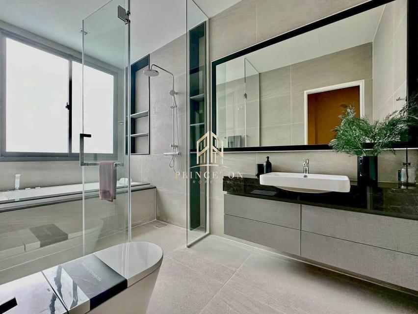 3-storey single house in Modern Luxury style The Gentry Phatthanakan 2 10