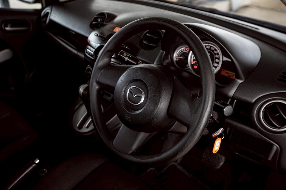Mazda2 1.5 Groove Sport ปี 2013 สีเทา มือเดียวป้ายแดง 17