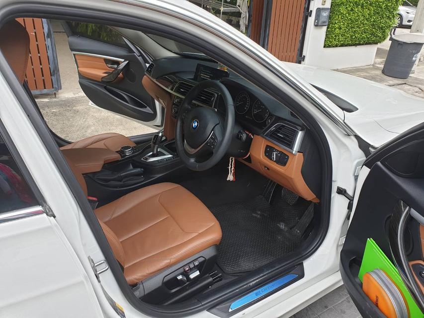 BMW 330e Luxury - F30 สีขาว เบาะน้ำตาล ปี2016/2017 รถจดทะเบียนปี 2560 ไมล์ 51,xxx km. เจ้าของขายเอง 3