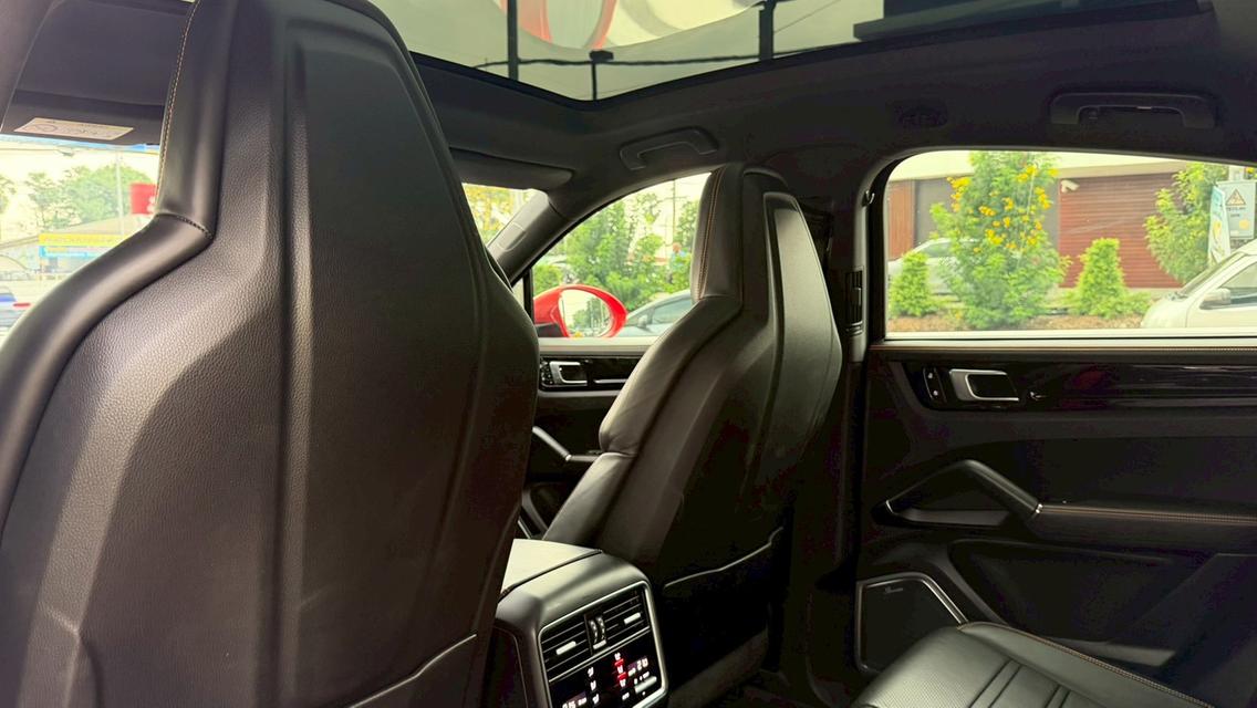 Porsche Cayenne Coupe E-Hybrid 2020 สีส้ม Lava Orange รูปที่ 16