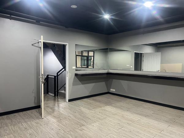 ขาย โฮมออฟฟิศ 4 ชั้น ทำเลทอง โครงการ Chic District ซอยรามคำแหง 53 ลาดพร้าว 112 **ขายถูกกว่าซื้อโครงการ ซอยหน้ามหาลัยรามคำแหง ใกล้ราชมัง 4