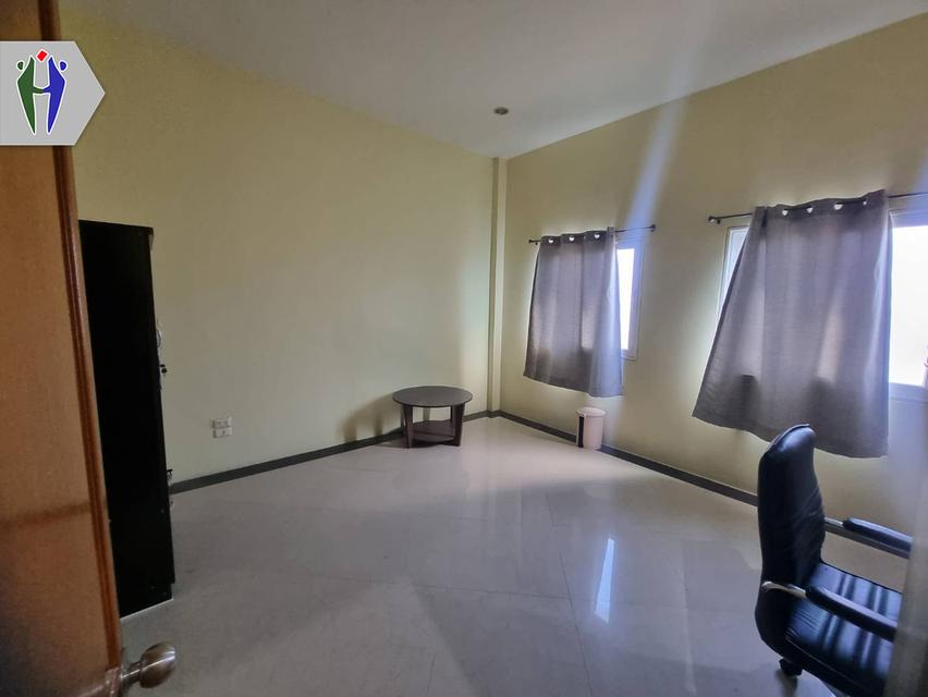 อาคารพาณิชย์ให้ พัทยาใต้ สายสาม ทำธุรกิจได้ พร้อมเข้าอยู่ • อาคารพาณิชย์ 3 ชั้น 24 ตารางวา • มีที่จอดรถหน้าตึก • มีห้องน้ำทุกชั้น • เฟอร์นิเจอร์บางส่ว 6