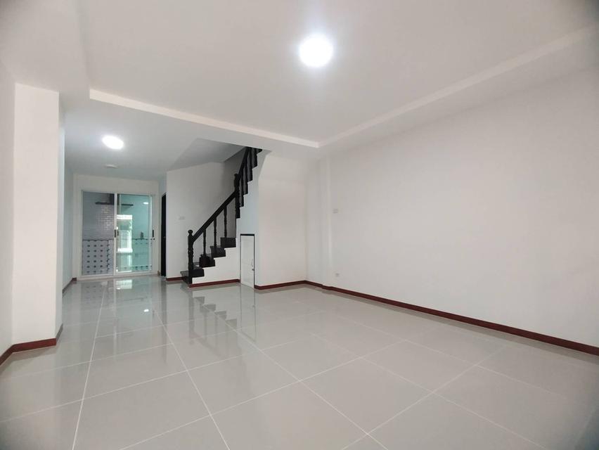 ขาย ทาวน์เฮาส์รีโนเวทใหม่ทั้งหลัง บ้านเปล่าตกแต่งง่ายในโครงการ เคซี. 3 หทัยราษฎร์39 ชุมชนน่าอยู่ 5