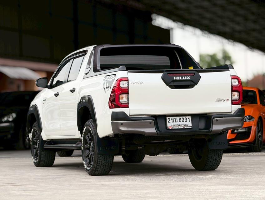 TOYOTA HILUX REVO 2.8 4WD DOUBLECAB ปี 2021 จดปี 2022 สีขาว