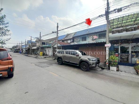 ทาวน์เฮ้าส์ 2 ชั้น หมู่บ้านลานทอง ติวานนท์-ปากเกร็ด นนทบุรี 1