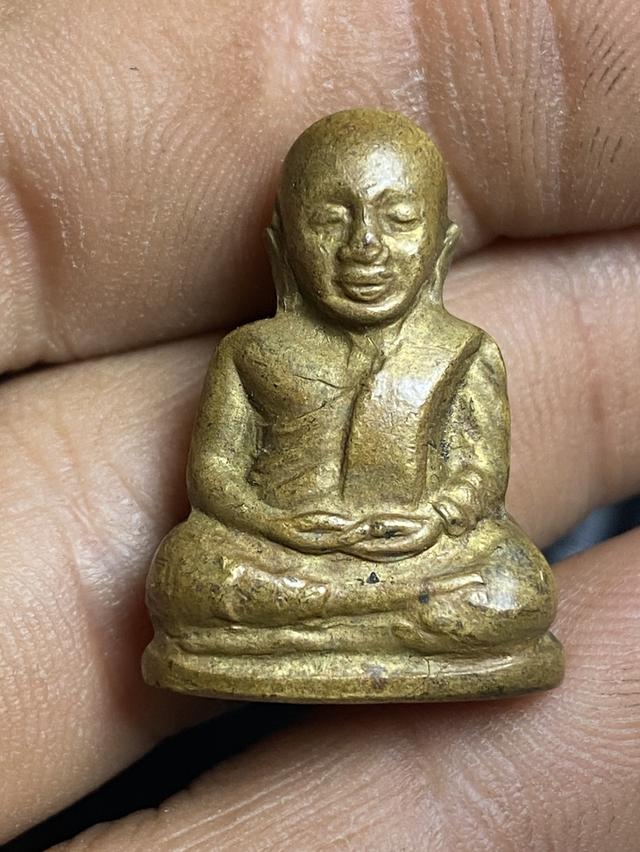 รูปเหมือนปั๊มหลวงพ่อเงิน วัดบางคานปี พิมพ์มือเลขแปดฐานแคบ (ฐานรักบี้) พ.ศ. 2515 ออกวัดมูลเหล็ก