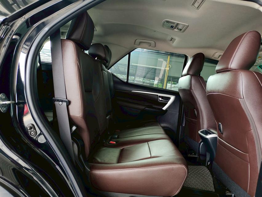 Toyota New Fortuner 2.4 V 2WD ปี 2018 10