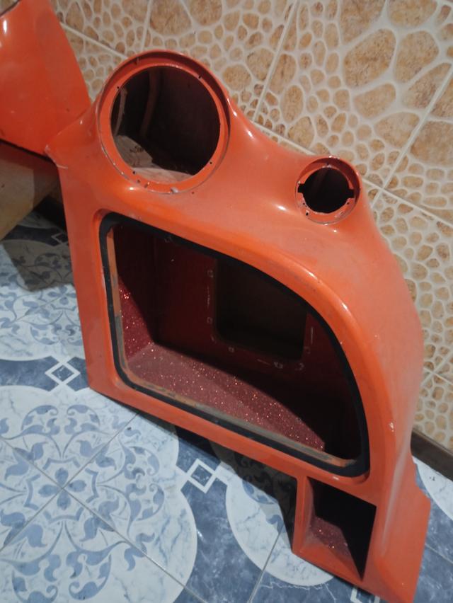 ตู้ลำโพงวางรถยนต์กระบะแคป ไฟเบอร์+ไม้อัด ซับสี่เหลี่ยม+กลาง8นิ้ว