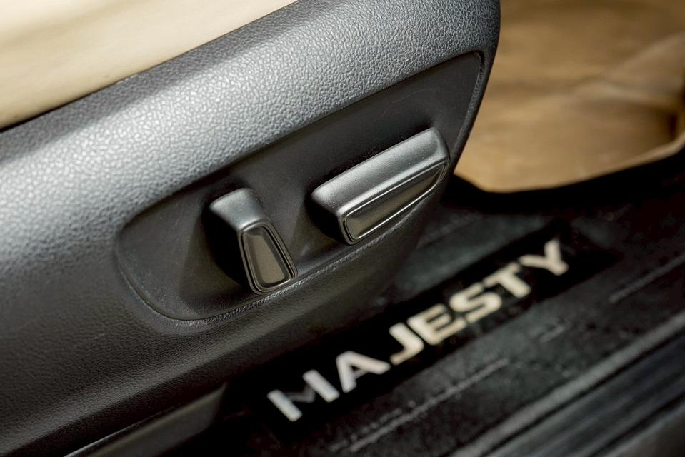 Toyota majesty  ไมล์ 8xxxx km. 12