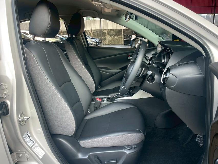 ขายMazda2 1.3S ปี23จด24 14