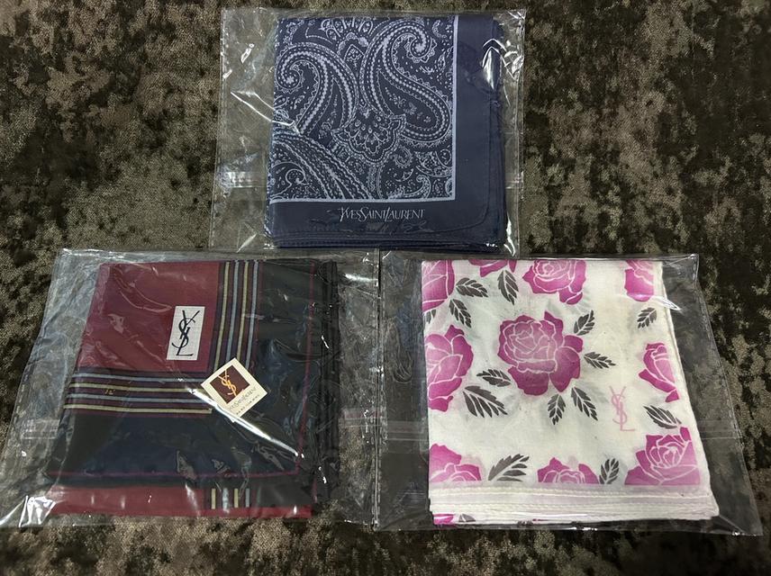 [ของแท้/สภาพสะสม] เซตสิ่งทอ YSL 4 ชิ้น (ผ้าเช็ดหน้า 3 + ผ้าเช็ดผม 1) สภาพใหม่ป้ายครบ! รูปที่ 2