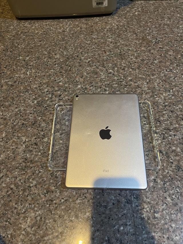 ขายiPadPro9.7สีหายากSilver128กิ๊กสภาพสวยๆใช้งานดีทุกๆฟังชั่นถูกมากกก