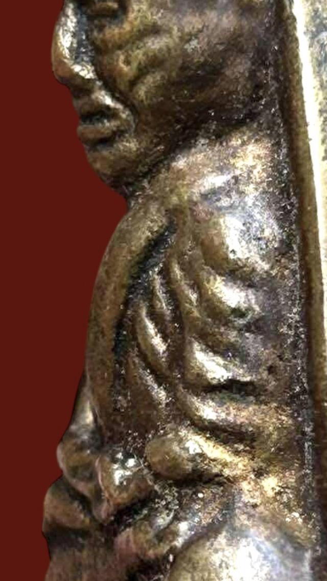 หลวงปู่ทวดหลังเตารีดเนื้อโลหะผสมวรรณะเหลือง 17