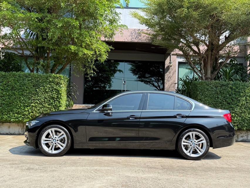 2018 BMW 320D CELEBRATION EDITION LCI รถมือเดียวออกป้ายแดง รถวิ่งน้อยเพียง 45,000กม รถเข้าศูนย์ทุกระยะ รถไม่เคยมีอุบัติเหตุครับ รูปที่ 7