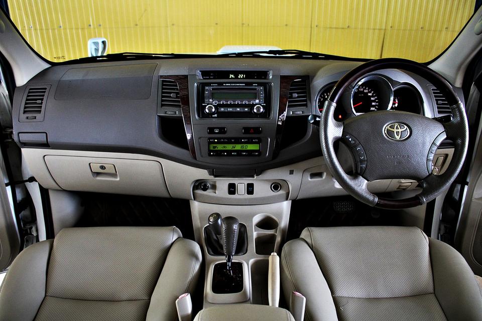 2007 Toyota Fortuner 3.0 TRD 4WD AT สีขาว รูปที่ 15