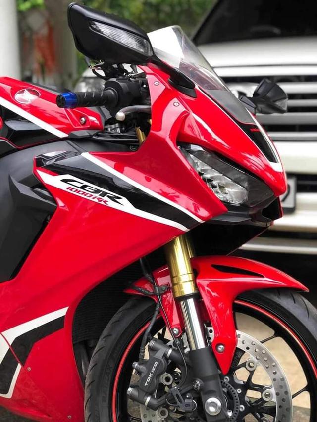 Honda CBR650 แดง