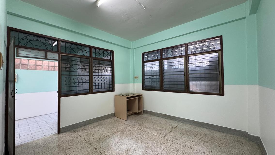 ขายบ้านเดี่ยวพร้อมอยู่ (เจ้าของขายเอง) ห่างจากถนนพระราม2 เพียง 100 เมตร เดินทางสะดวก! ทำเลทอง 3