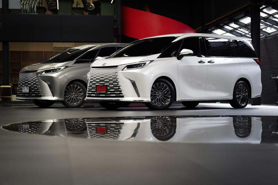 Lexus LM500h 6Seater 2026 สีขาว สวยดุจ รถป้ายแดง ออกศูนย์ Lexus รามอินทรา (6 ที่นั่ง) รูปย่อยที่ 3