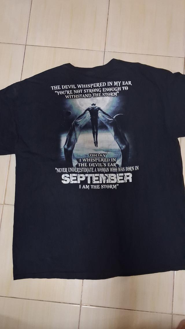 เสื้อยืดวินเทจมือสอง สีดำ ลายหลัง The devil whispered in my ear you are not strong e on Men's T-Shirt Sz XL มือสองสภาพดี ลายสกรีนสวย ทรงสวย