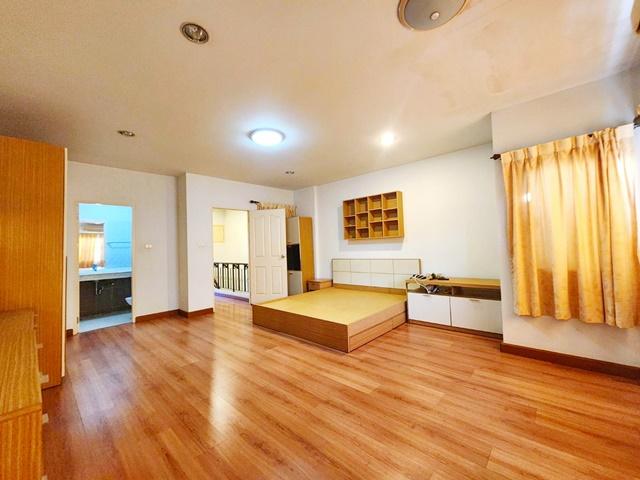 ทำเลสามัคคี-ประชาชื่น 27ตรว. 307ตรม. ใกล้ ม.ธุรกิจบัณฑิตย์ 799ม. คฤหาสน์แนวตั้ง ให้เช่าทาวน์โฮมหรู 3 ชั้น 4นอน3น้ำ พร้อม 6