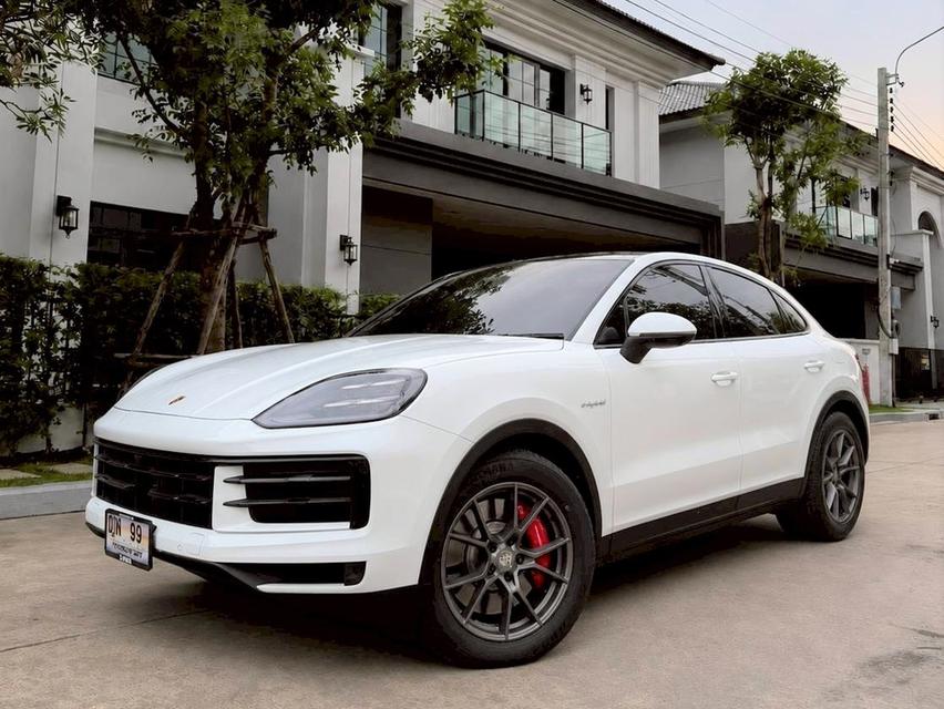 #Porsche #Cayenne S E-Hybrid ปี 2025 รถมือเดียว ไม่เคยทำสีเดิมสนิท รถออกศูนย์ AAS สีขาวภายในแดง ยอดนิยม