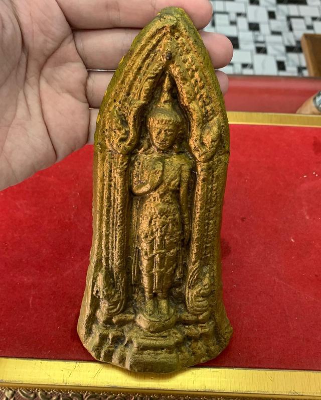 พระเนื้อกระเบื้อง