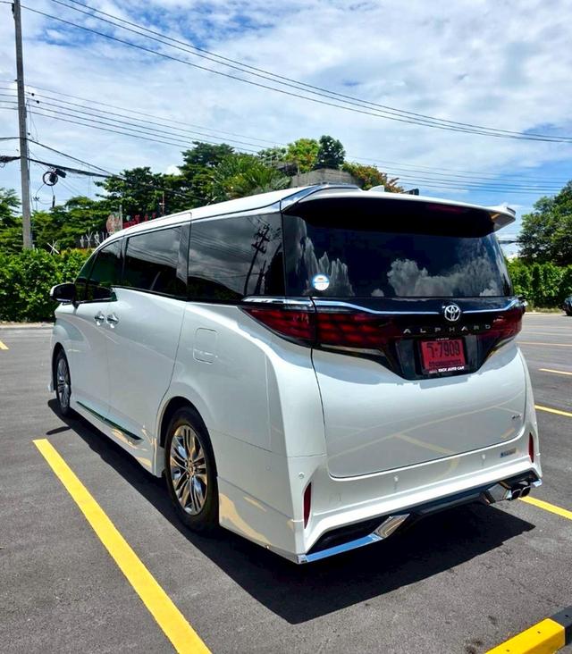 Toyota Alphard Z hybrid 40 HEV สีขาว ปี 2025 ไมล์ 18,000 กม.