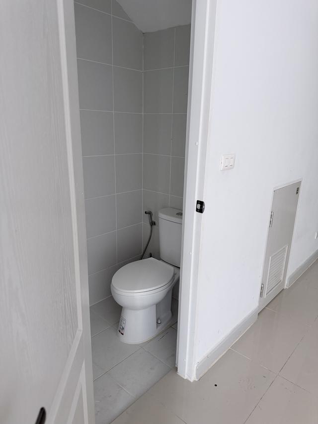 อาคารพาณิชย์ โฮมออฟฟิศ 3 ชั้น District รามอินทรา-จตุโชติ 11