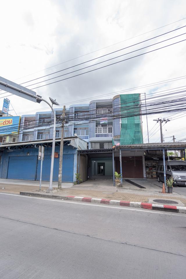 ตึกแถว อาคารพาณิชย์ 3 ชั้นครึ่ง 2