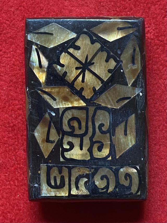 พระสมเด็จ พิมพ์ไกเซอร์ หลังมุกจปร. 2411 กรุวัดพระแก้ว วังหน้า 2