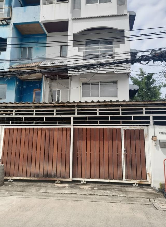 เช่าทาวน์โฮม 4 ชั้น 5 ห้องนอน หลังมุม ลาดพร้าว 18 1