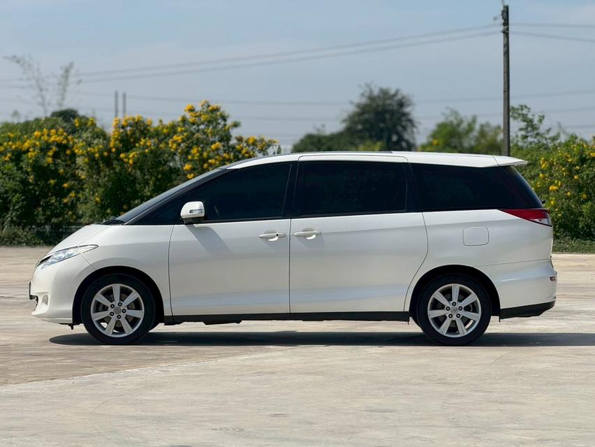 TOYOTA ESTIMA 2.4 wagon. Y2011. สีขาว  ออโต้  4