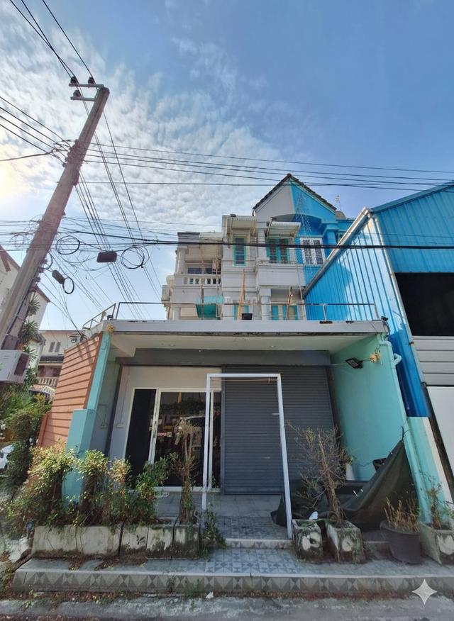 บ้านทาวน์เฮาส์ 3 ชั้น 2