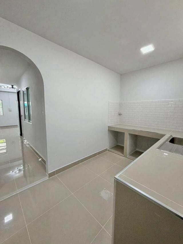 หมู่บ้านสวนทองวิลเลจ (ทำเลดีใกล้ท่าน้ำนนท์)ทาวน์เฮาส์ 2 ชั้น มีระเบียงด้านหน้า ตกแต่งใหม่พร้อมเฟอร์นิเจอร์ 8