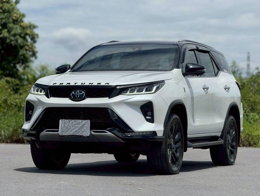 2022 TOYOTA FORTUNER Legender RWD 2.8 4WD รุ่นพิเศษ 60th รถใหม่ ไมล์น้อย