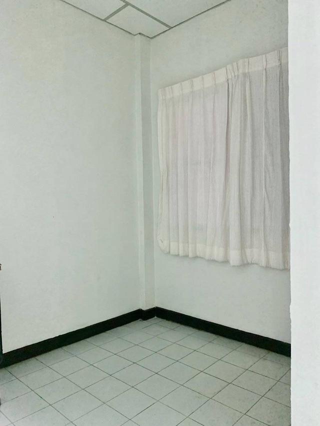 ทาวน์เฮ้าส์ 3 ชั้น หมู่บ้านเกษรา คลาสสิคโฮม เสรีไทย 4 ห้อนนอน 3 ห้องน้ำ 10