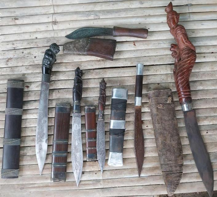 สนใจเล่มไหนทักได้นะครับ