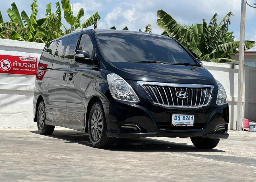 ปี 2016 HYUNDAI H1, ELITE โฉม ปี08-18สีดำ เกียร์ออโต้ รถบ้านแท้ ออกศูนย์ รูปที่ 3