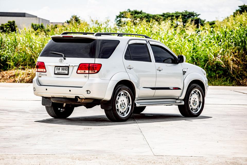 TOYOTA FORTUNER 3.0V 4WD สีเทา เกียร์ออโต้ ปี 2005 แต่งครบๆ หลักแสน 4
